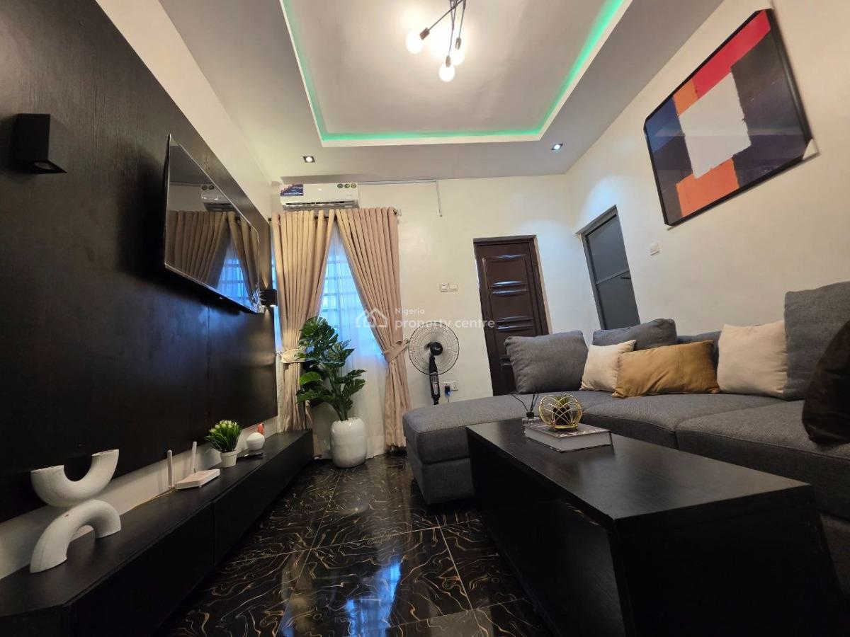 Alpha Apartment, 44 Olonode Street, Alagomeji, Yaba, Lagos, Mini Flat (room and Parlour) Short Let