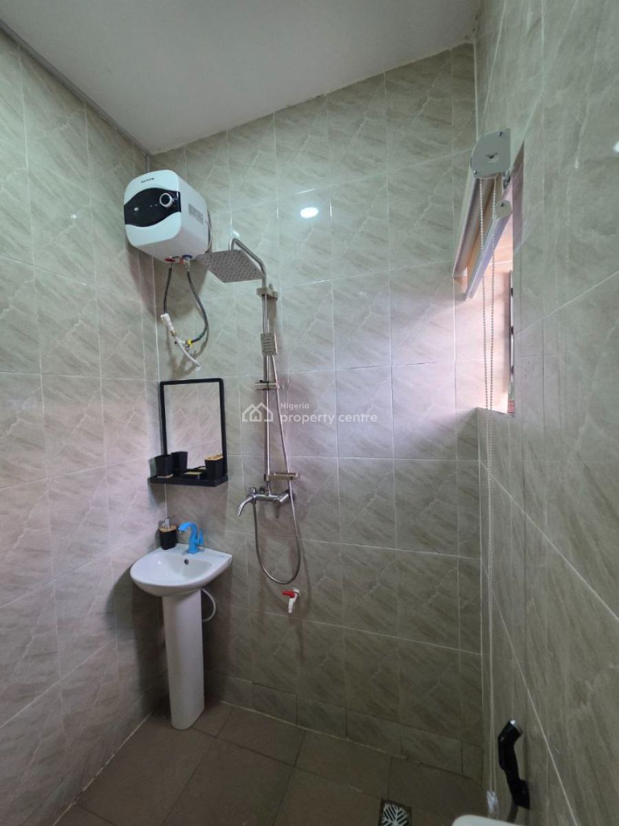 Alpha Apartment, 44 Olonode Street, Alagomeji, Yaba, Lagos, Mini Flat (room and Parlour) Short Let