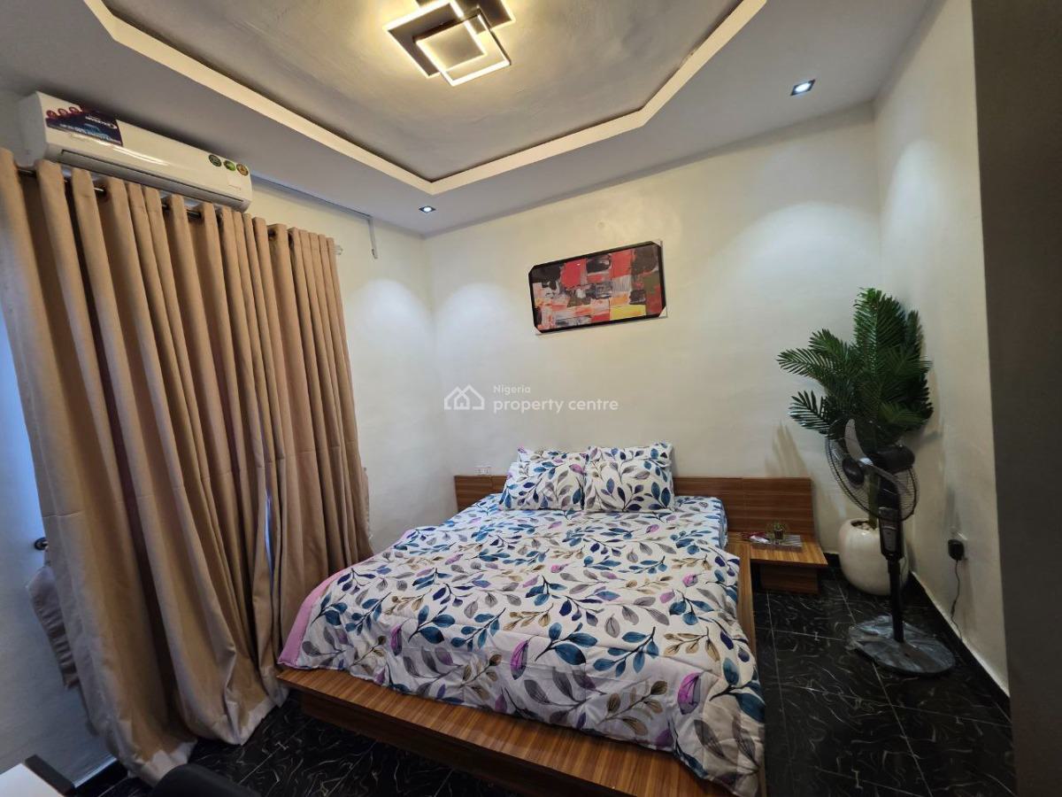 Alpha Apartment, 44 Olonode Street, Alagomeji, Yaba, Lagos, Mini Flat (room and Parlour) Short Let