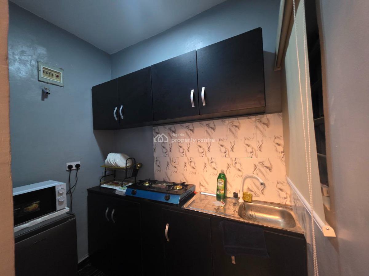 Alpha Apartment, 44 Olonode Street, Alagomeji, Yaba, Lagos, Mini Flat (room and Parlour) Short Let