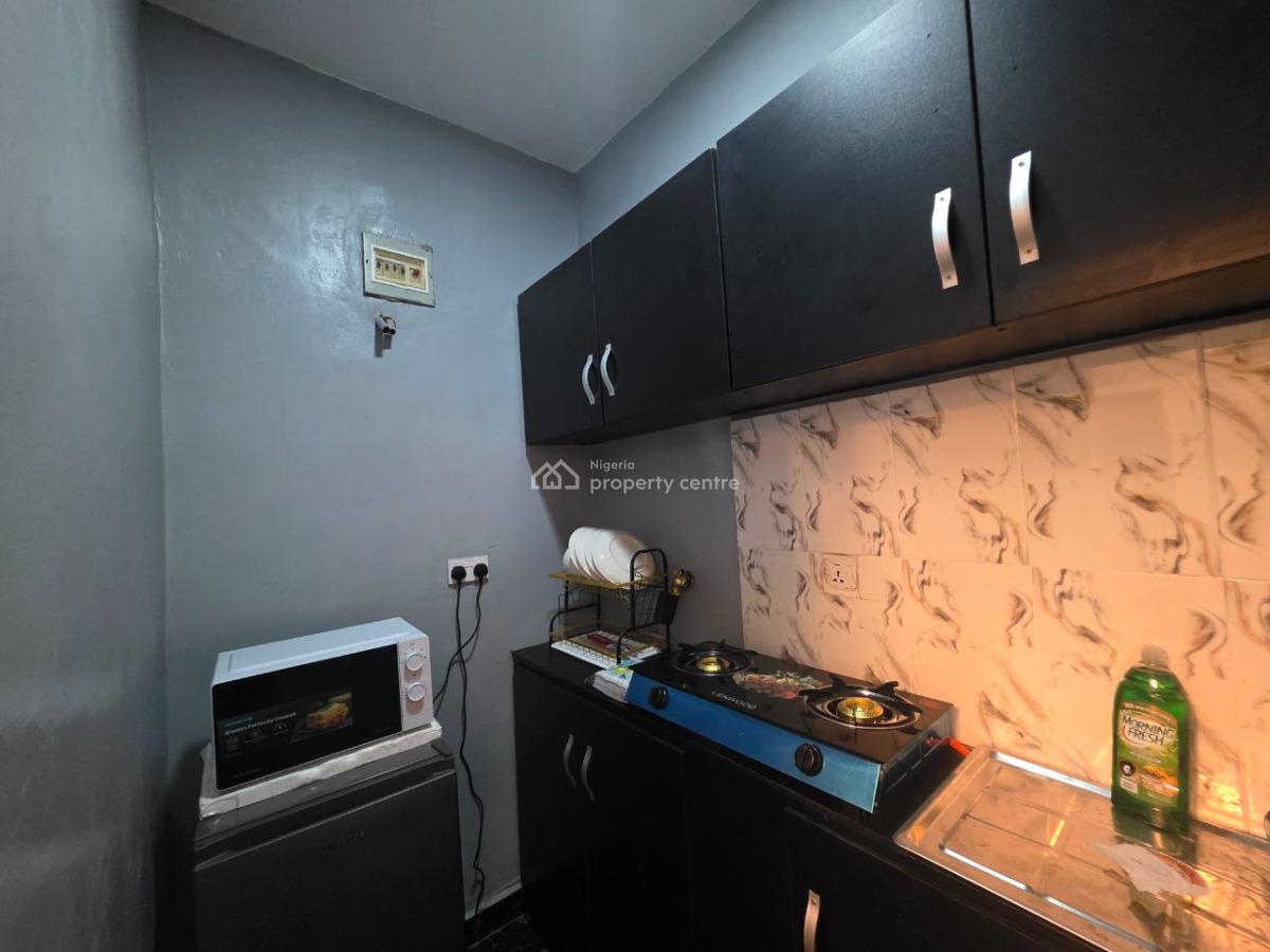 Alpha Apartment, 44 Olonode Street, Alagomeji, Yaba, Lagos, Mini Flat (room and Parlour) Short Let