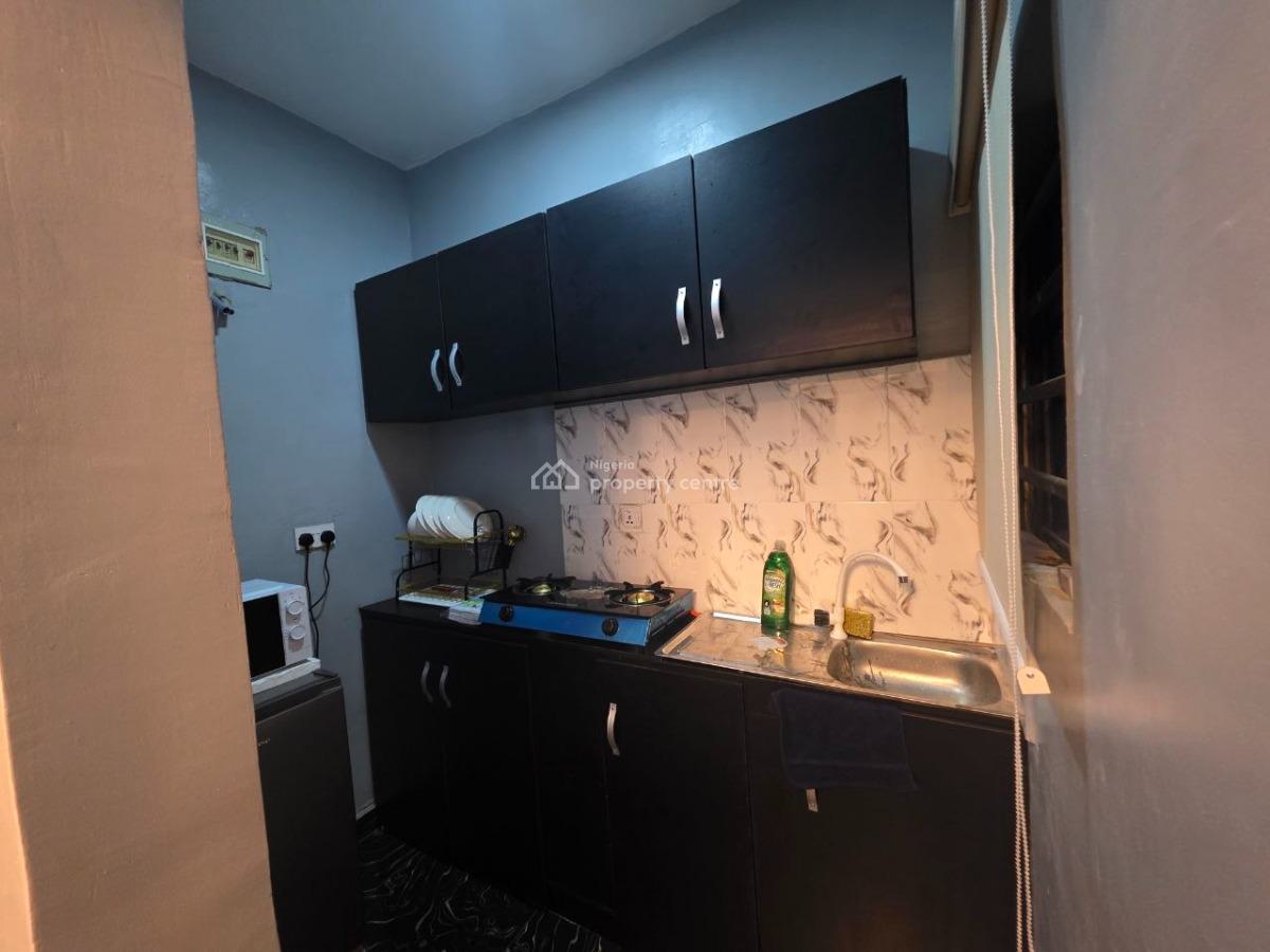 Alpha Apartment, 44 Olonode Street, Alagomeji, Yaba, Lagos, Mini Flat (room and Parlour) Short Let