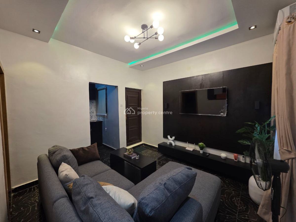Alpha Apartment, 44 Olonode Street, Alagomeji, Yaba, Lagos, Mini Flat (room and Parlour) Short Let