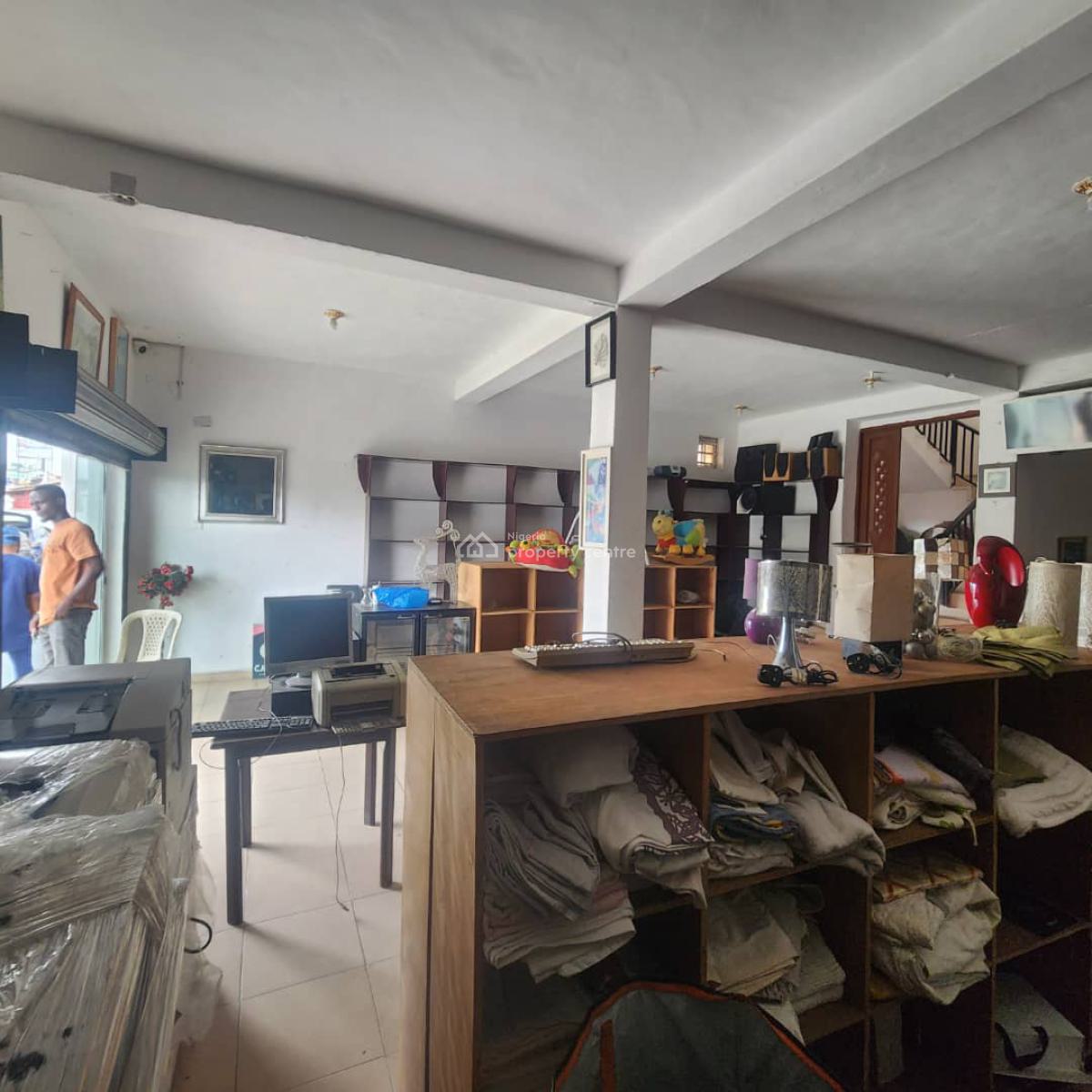 2 Floor Office & Store Shopping Complex, Gate Bustop Along Basorun Aliwo Road, Ibadan, Oyo, Office Space for Sale