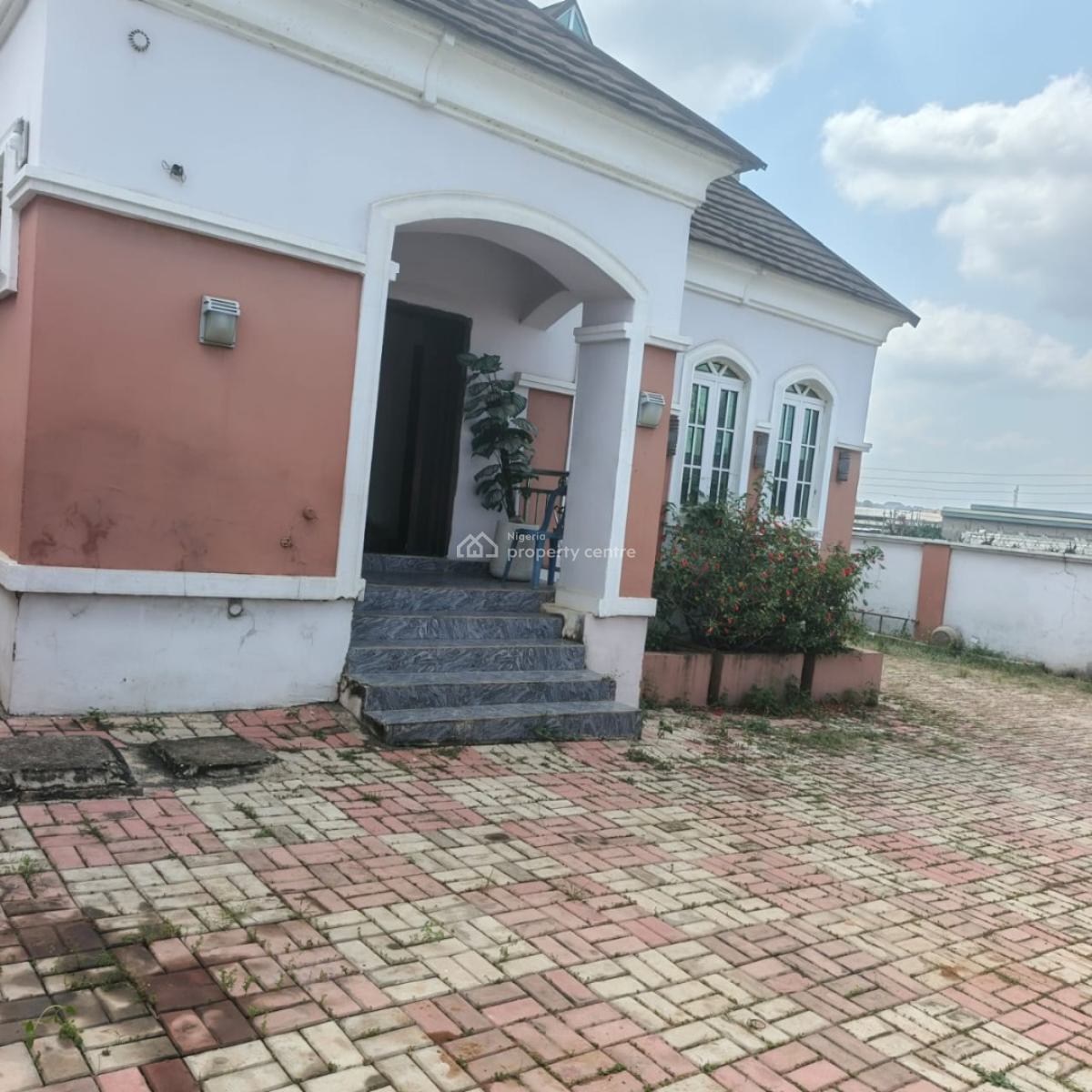 4 Bedroom Bungalow with 2 Bedroom Bq, Arapaja Estate Oluyole, Ibadan, Oyo, Detached Bungalow for Sale