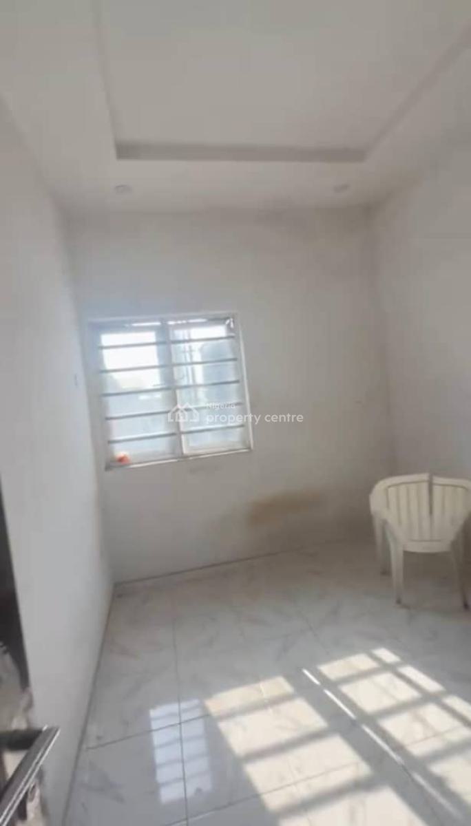 Lovely 2 Bedroom Flat, Dipo Olubi Street Off Ogunleye Aguda/kilo, Surulere, Lagos, Flat / Apartment for Rent