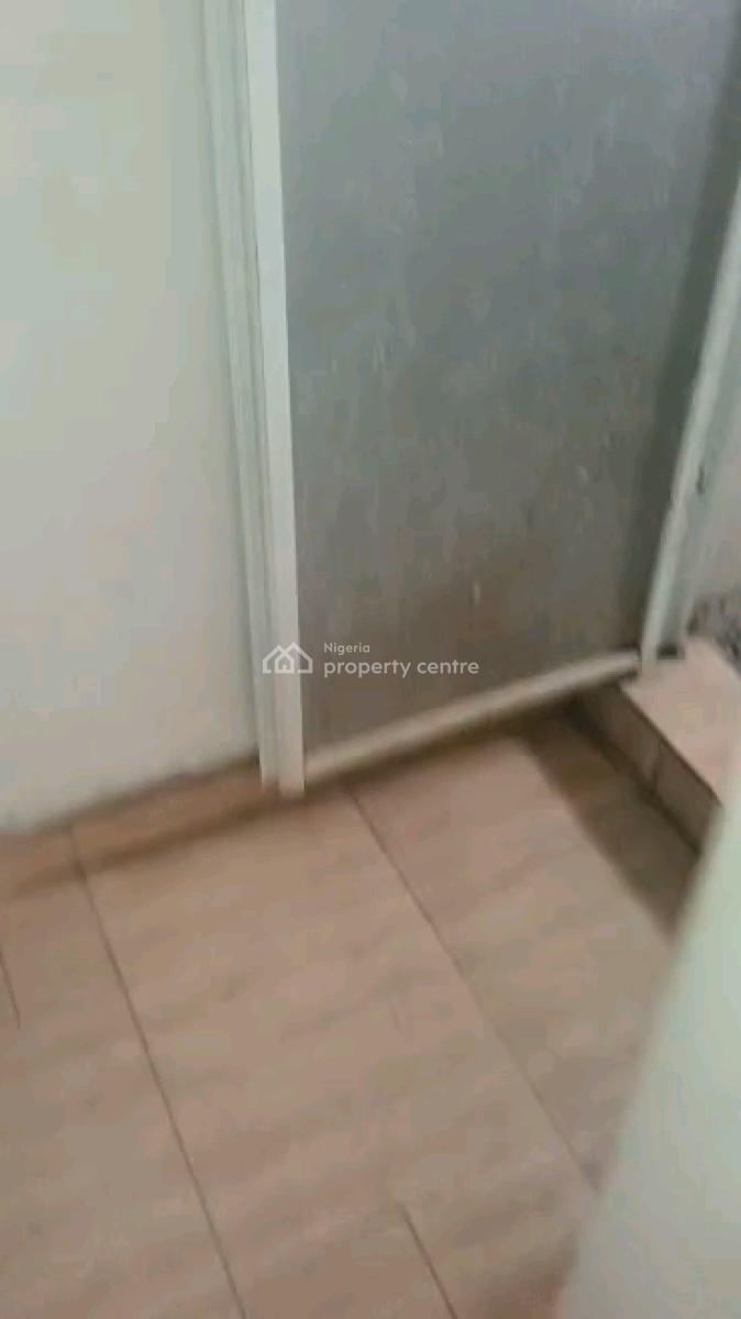 Two Bedroom Flat, Jebba Street, Adekunle, Yaba, Lagos, Flat / Apartment for Rent