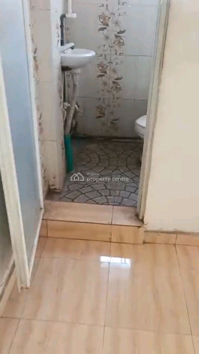 Two Bedroom Flat, Jebba Street, Adekunle, Yaba, Lagos, Flat / Apartment for Rent