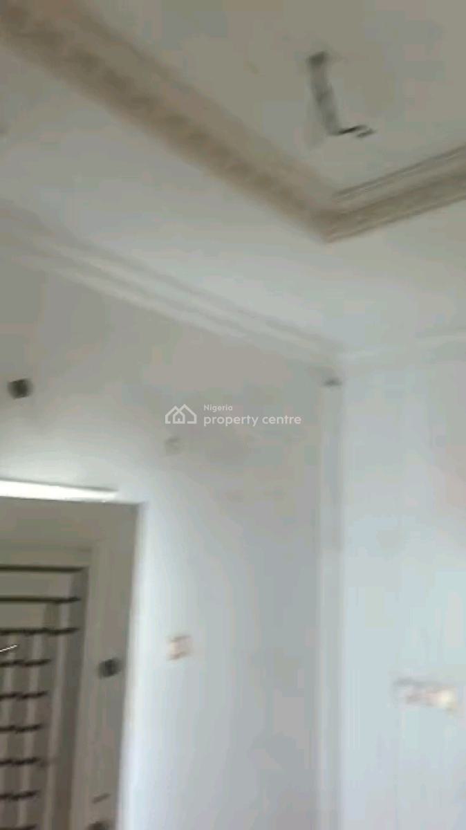 Two Bedroom Flat, Jebba Street, Adekunle, Yaba, Lagos, Flat / Apartment for Rent