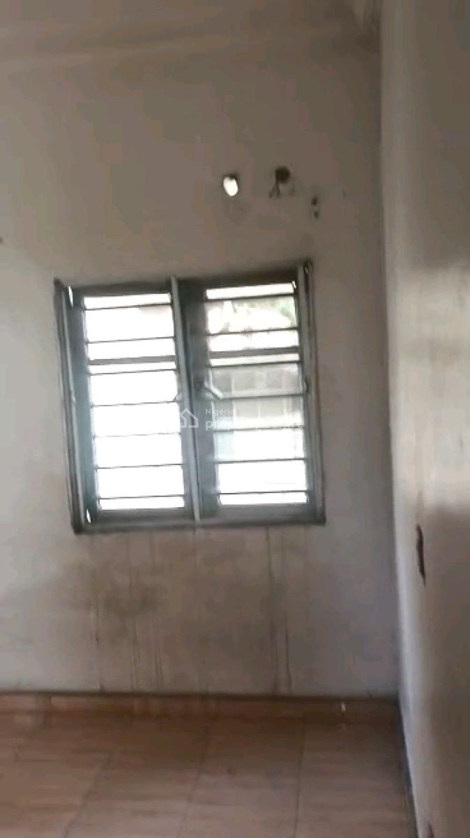 Two Bedroom Flat, Jebba Street, Adekunle, Yaba, Lagos, Flat / Apartment for Rent
