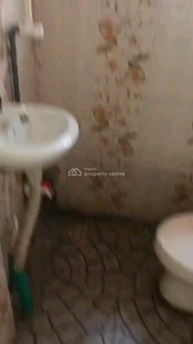 Two Bedroom Flat, Jebba Street, Adekunle, Yaba, Lagos, Flat / Apartment for Rent
