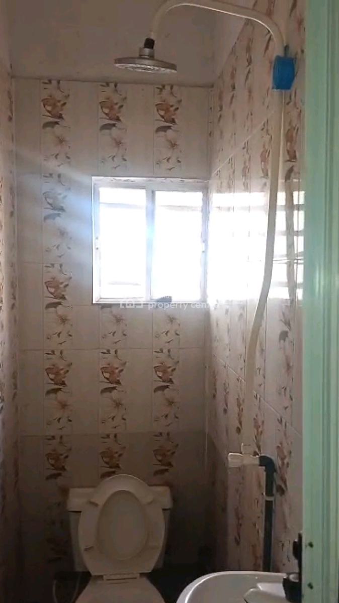 Two Bedroom Flat, Jebba Street, Adekunle, Yaba, Lagos, Flat / Apartment for Rent