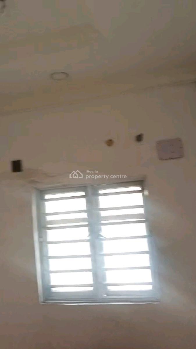 Two Bedroom Flat, Jebba Street, Adekunle, Yaba, Lagos, Flat / Apartment for Rent