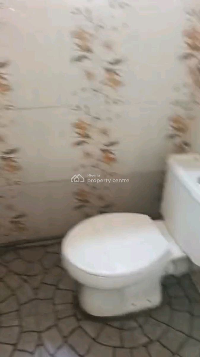 Two Bedroom Flat, Jebba Street, Adekunle, Yaba, Lagos, Flat / Apartment for Rent