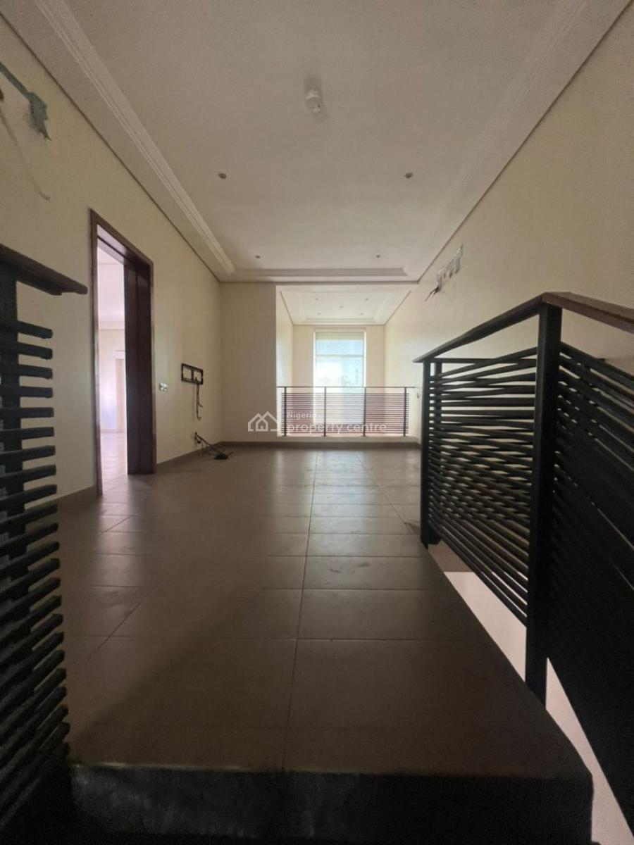 Spacious Commercial 4 Bedroom Semi-detached Duplex with Bq, Lekki Phase 1, Lekki, Lagos, Semi-detached Duplex for Rent