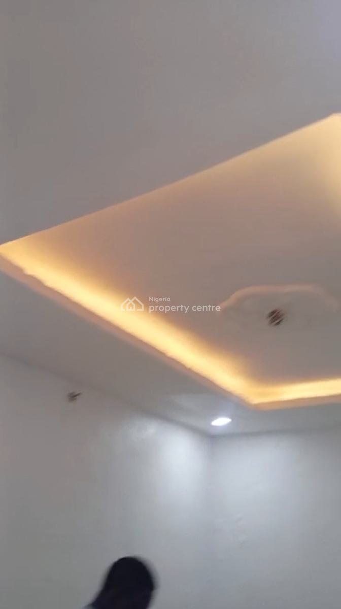 Standard  Mini Flat Upstairs with  Pop, Car Park, Onike, Yaba, Lagos, Mini Flat (room and Parlour) for Rent