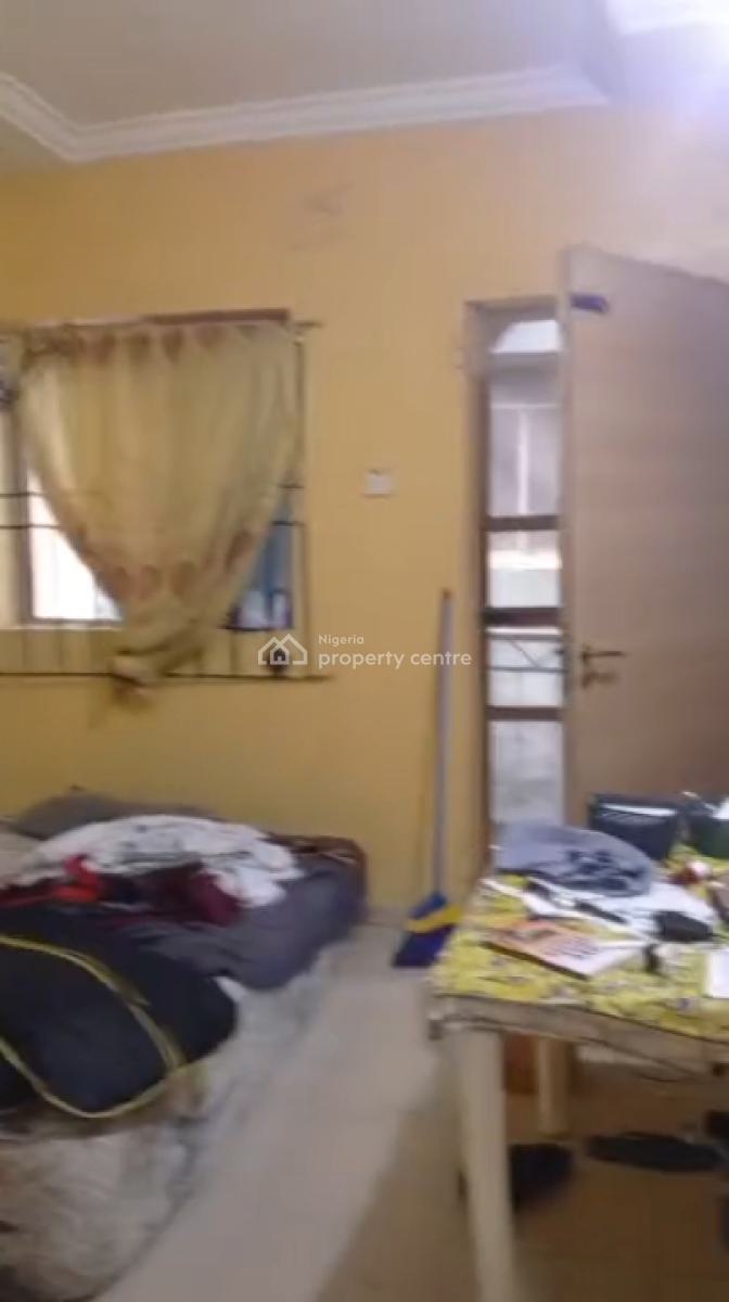 Standard  Mini Flat Upstairs with  Pop, Car Park, Onike, Yaba, Lagos, Mini Flat (room and Parlour) for Rent