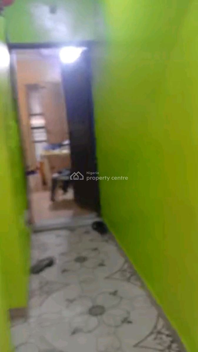 Standard  Mini Flat Upstairs with  Pop, Car Park, Onike, Yaba, Lagos, Mini Flat (room and Parlour) for Rent