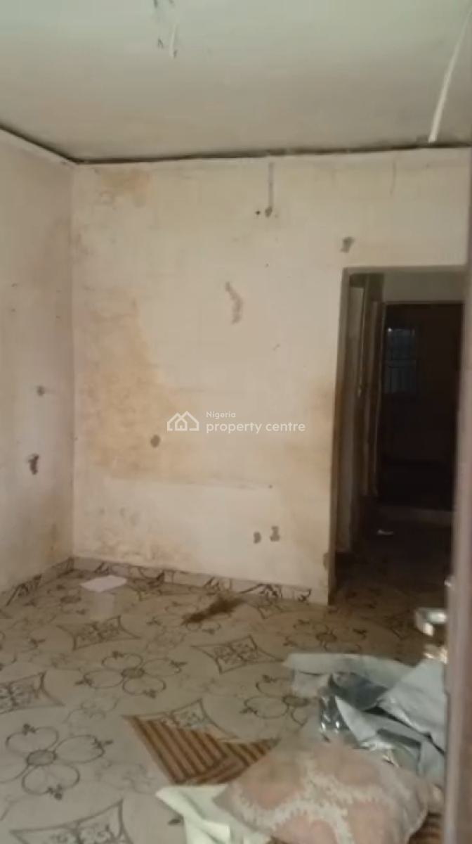 Standard  Mini Flat Upstairs with  Pop, Car Park, Onike, Yaba, Lagos, Mini Flat (room and Parlour) for Rent