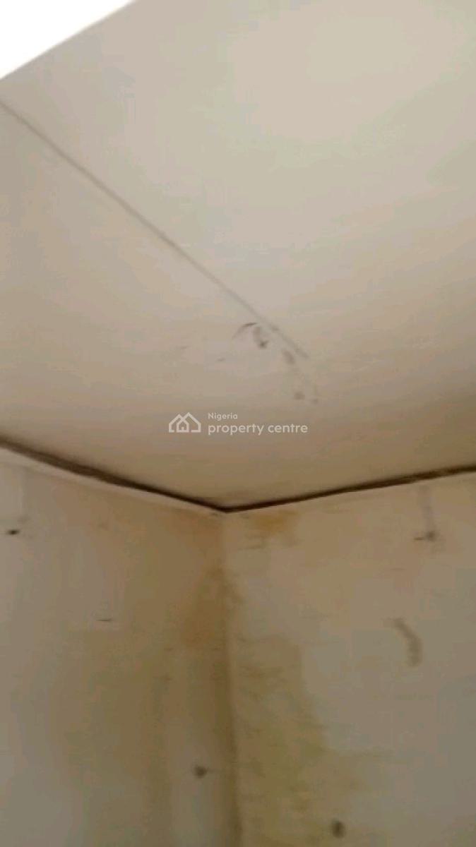 Standard  Mini Flat Upstairs with  Pop, Car Park, Onike, Yaba, Lagos, Mini Flat (room and Parlour) for Rent