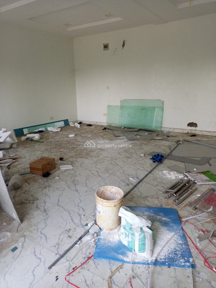 58sqm First Floor, Along Lekki Epe Expressway, Ologolo, Lekki, Lagos, Plaza / Complex / Mall for Rent