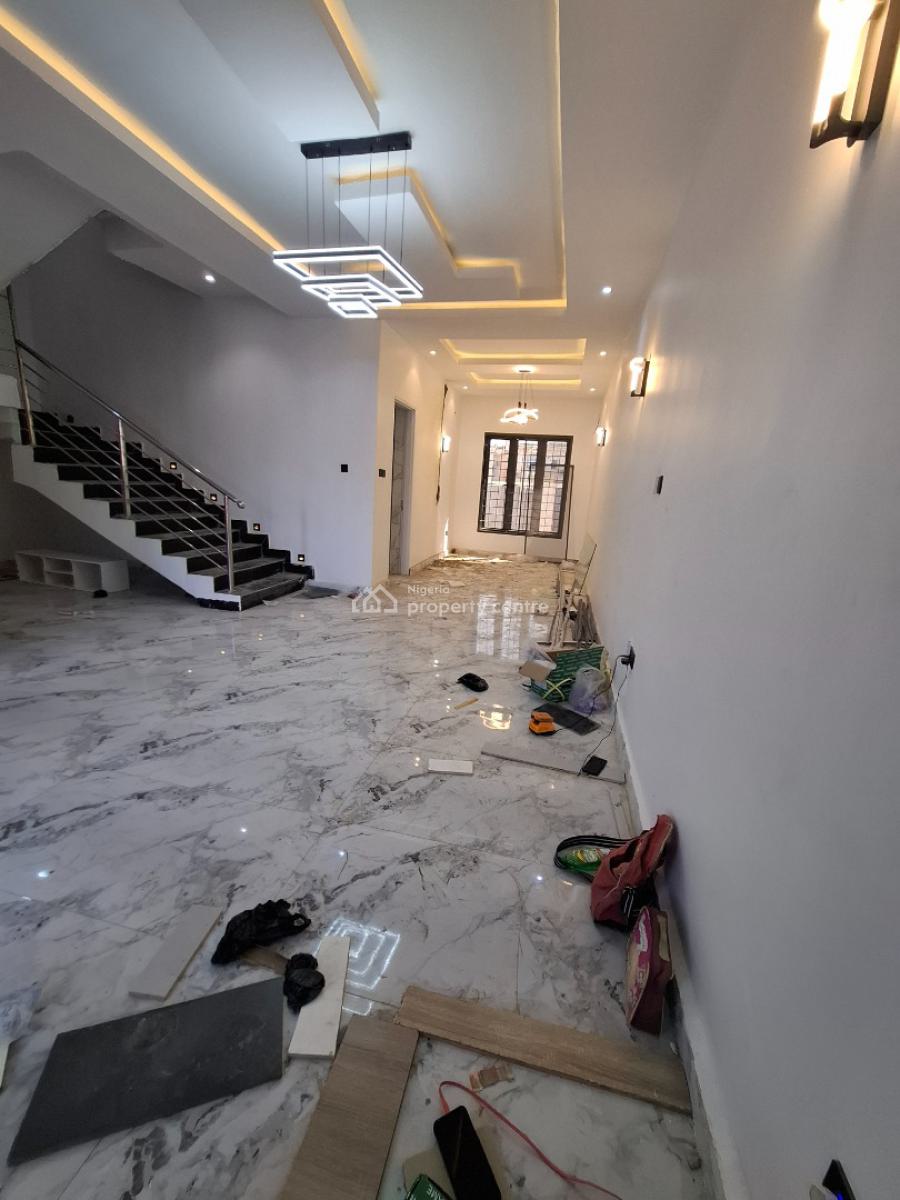 Private and Gated: Standard 5 Bedroom Terrace Duplex, Guzape District, Abuja, Terraced Duplex for Sale