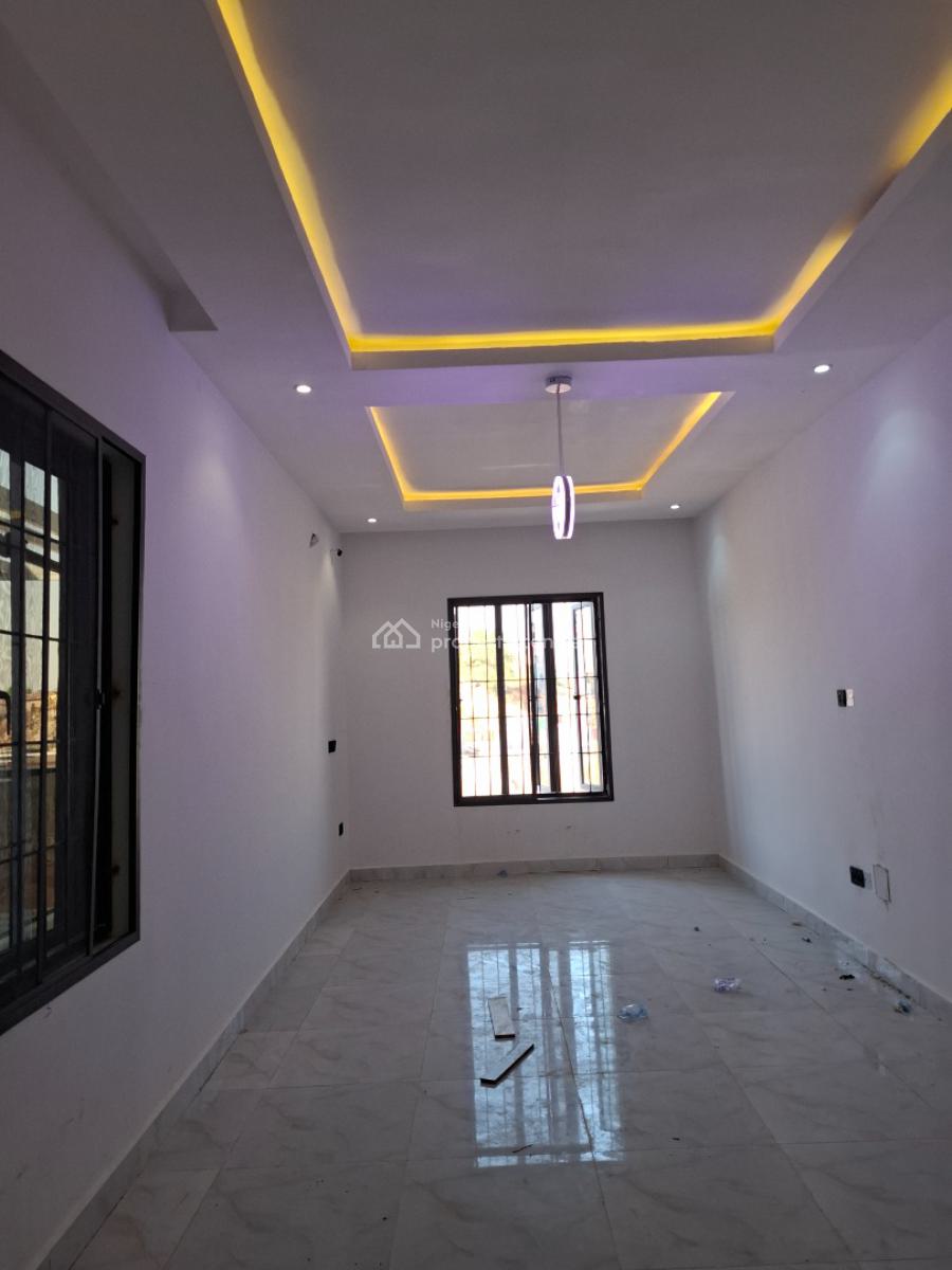 Private and Gated: Standard 5 Bedroom Terrace Duplex, Guzape District, Abuja, Terraced Duplex for Sale