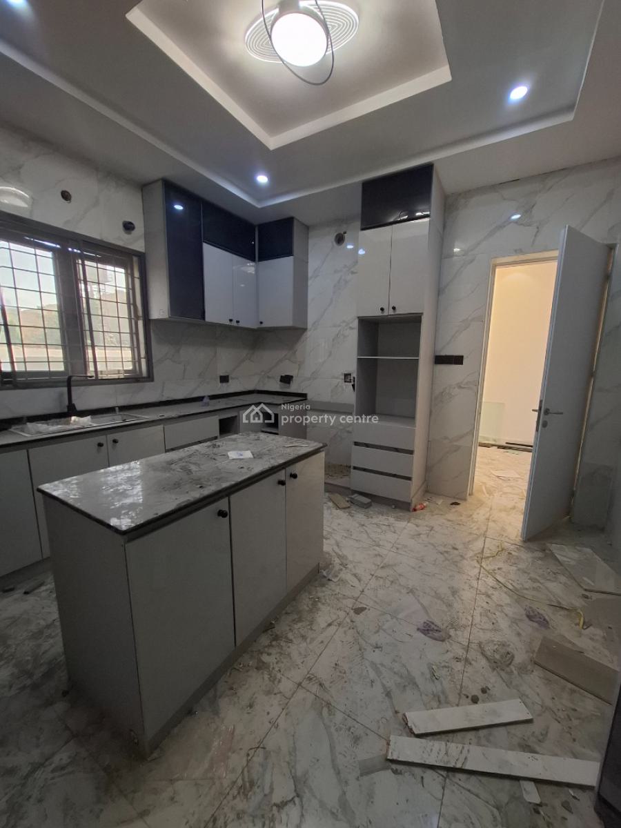 Private and Gated: Standard 5 Bedroom Terrace Duplex, Guzape District, Abuja, Terraced Duplex for Sale