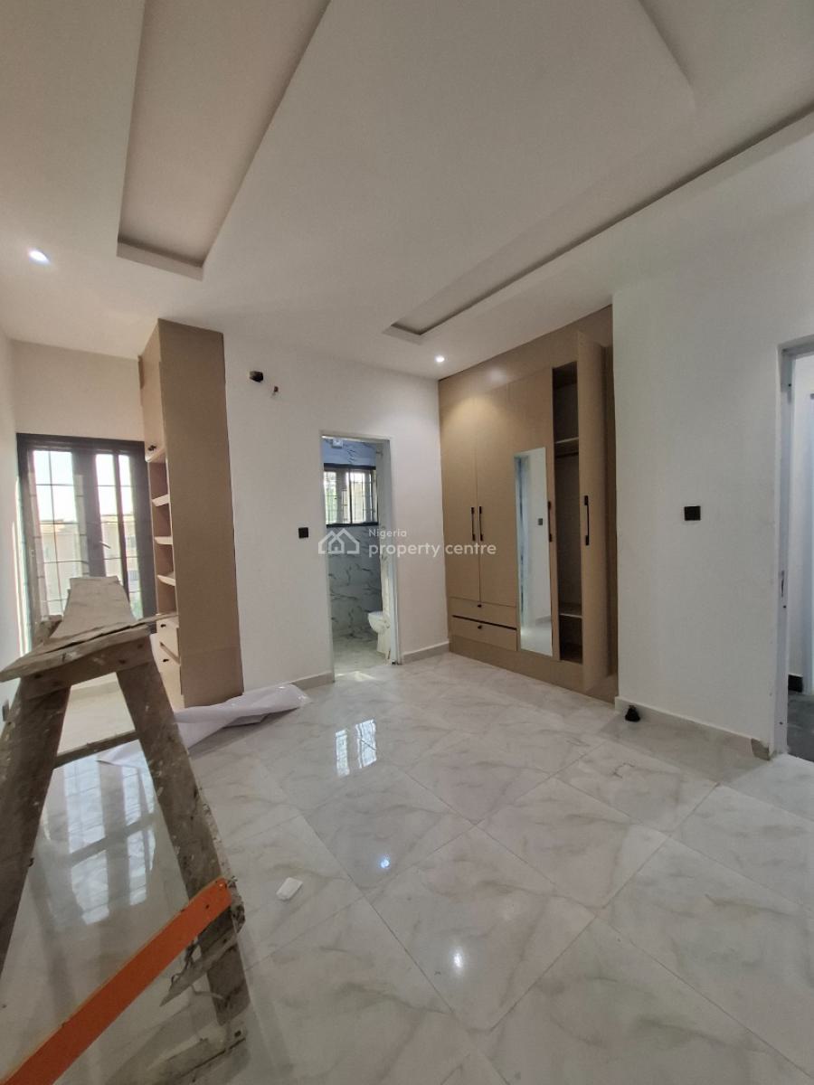 Private and Gated: Standard 5 Bedroom Terrace Duplex, Guzape District, Abuja, Terraced Duplex for Sale
