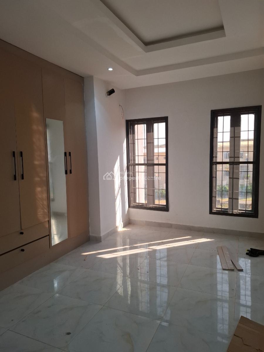 Private and Gated: Standard 5 Bedroom Terrace Duplex, Guzape District, Abuja, Terraced Duplex for Sale