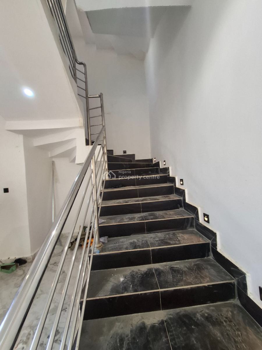 Private and Gated: Standard 5 Bedroom Terrace Duplex, Guzape District, Abuja, Terraced Duplex for Sale