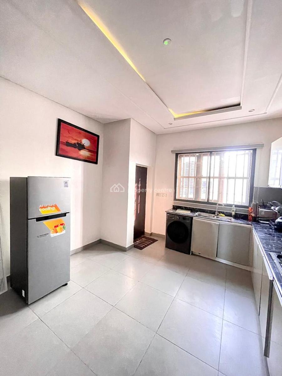 Spacious 3 Bedroom Apartment, Atlantis 3 Estate, Ologolo, Lekki, Lagos, Flat / Apartment Short Let