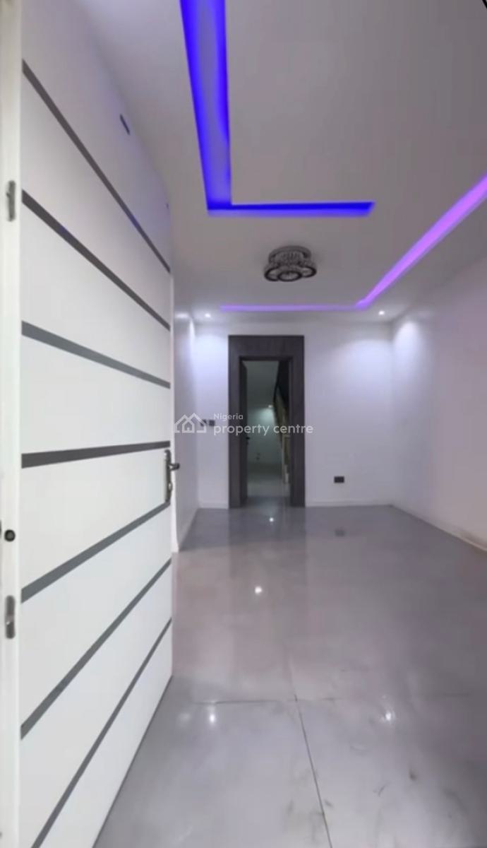 4 Bedroom En-suite Duplex +tarred Road, By Von Or The Voice Airport Road, Lugbe District, Abuja, Detached Duplex for Sale