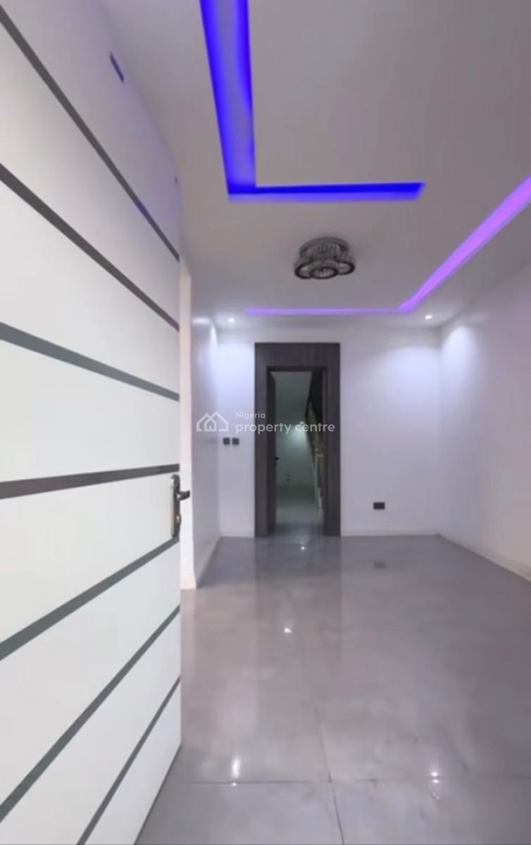 4 Bedroom En-suite Duplex +tarred Road, By Von Or The Voice Airport Road, Lugbe District, Abuja, Detached Duplex for Sale