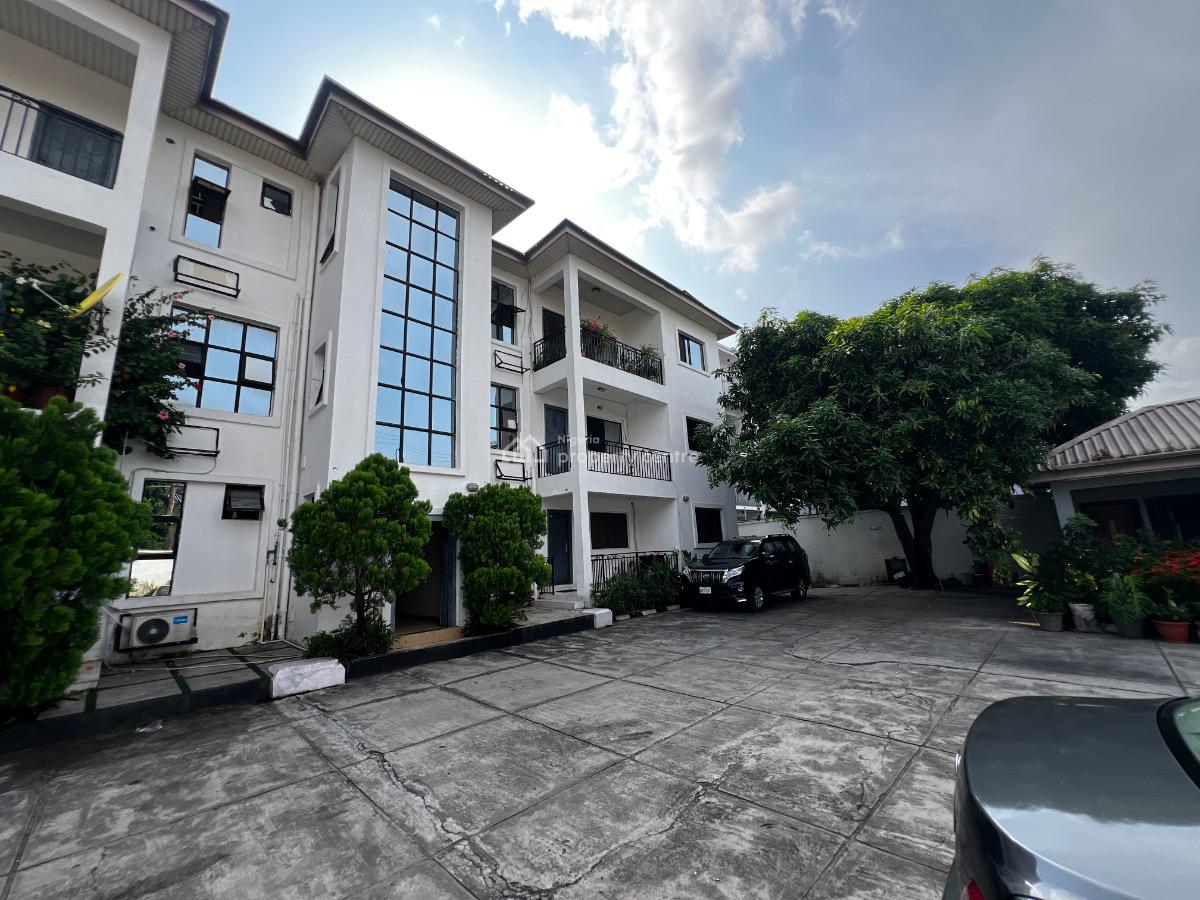 Spacious 3 Bedroom Serviced Apartment with a Room Bq, Lekki Phase 1, Lekki, Lagos, Flat / Apartment for Rent