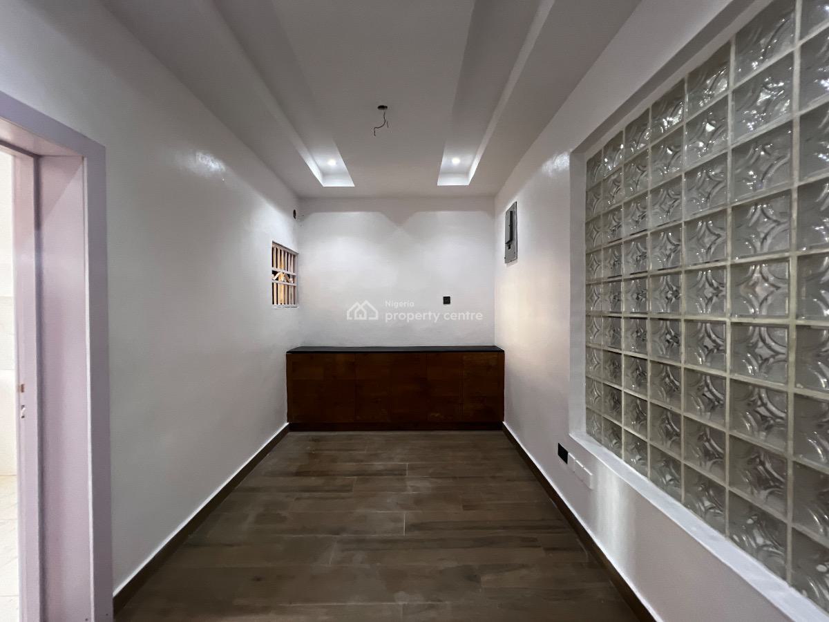 Spacious 3 Bedroom Serviced Apartment with a Room Bq, Lekki Phase 1, Lekki, Lagos, Flat / Apartment for Rent