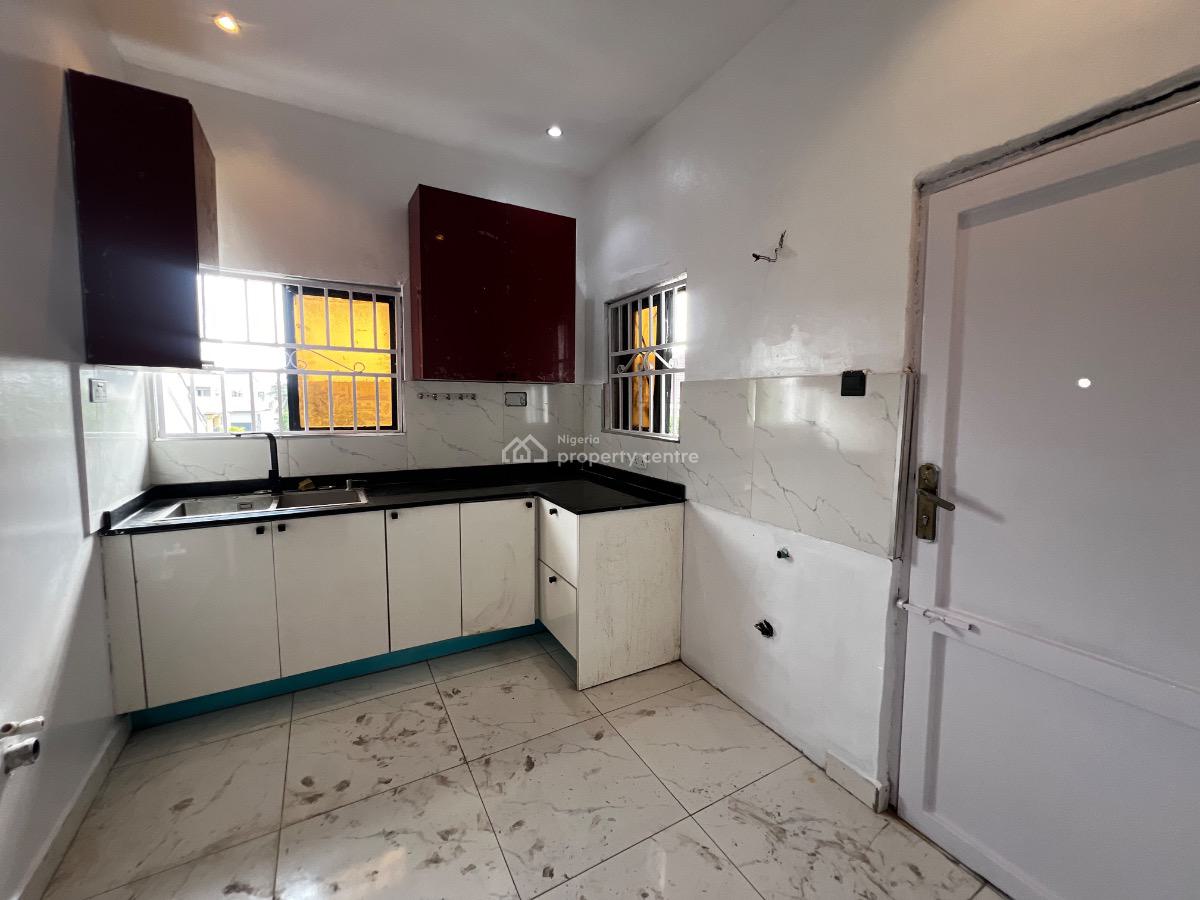 Spacious 3 Bedroom Serviced Apartment with a Room Bq, Lekki Phase 1, Lekki, Lagos, Flat / Apartment for Rent