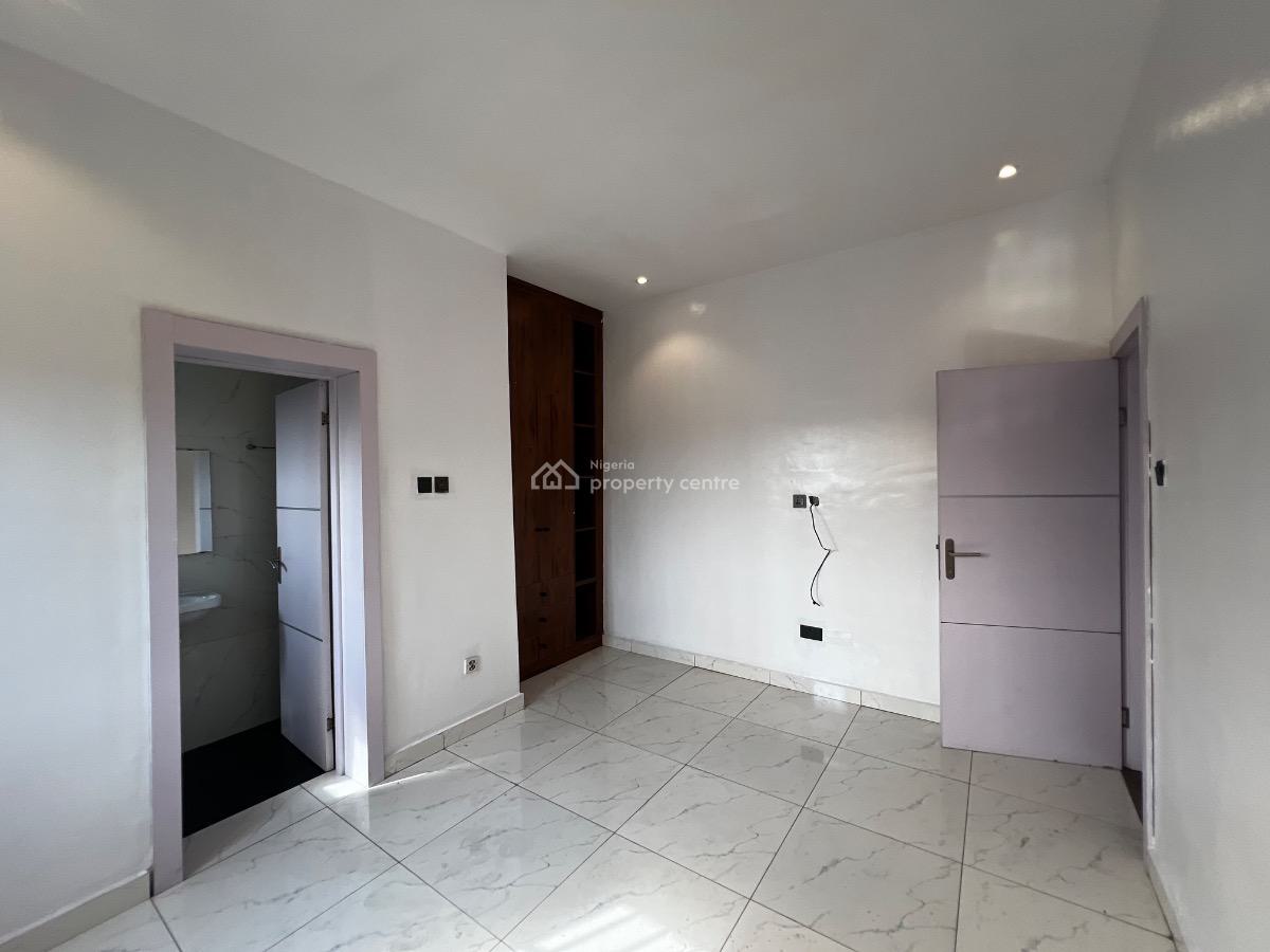 Spacious 3 Bedroom Serviced Apartment with a Room Bq, Lekki Phase 1, Lekki, Lagos, Flat / Apartment for Rent