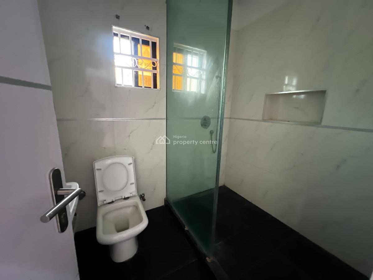 Spacious 3 Bedroom Serviced Apartment with a Room Bq, Lekki Phase 1, Lekki, Lagos, Flat / Apartment for Rent