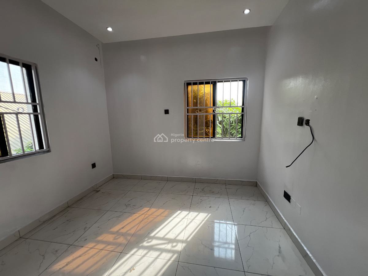 Spacious 3 Bedroom Serviced Apartment with a Room Bq, Lekki Phase 1, Lekki, Lagos, Flat / Apartment for Rent