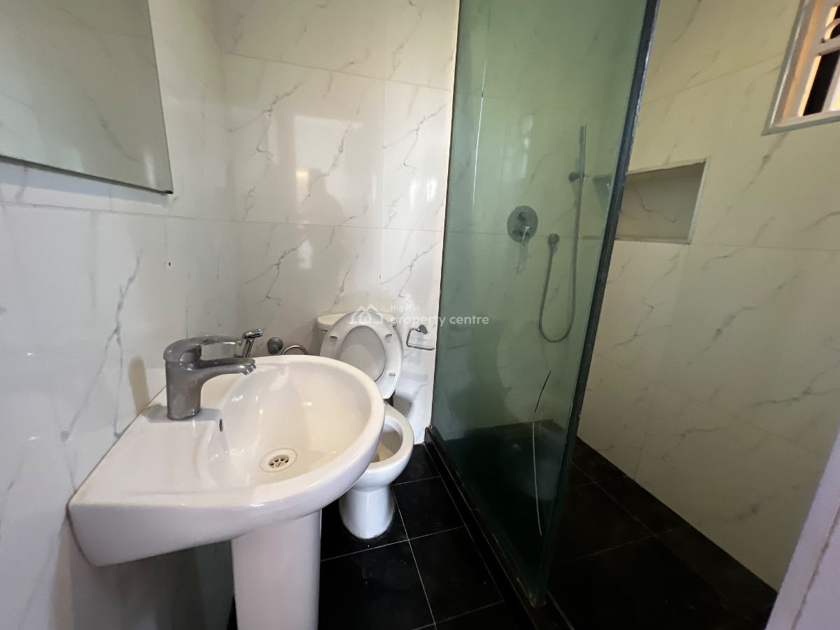 Spacious 3 Bedroom Serviced Apartment with a Room Bq, Lekki Phase 1, Lekki, Lagos, Flat / Apartment for Rent