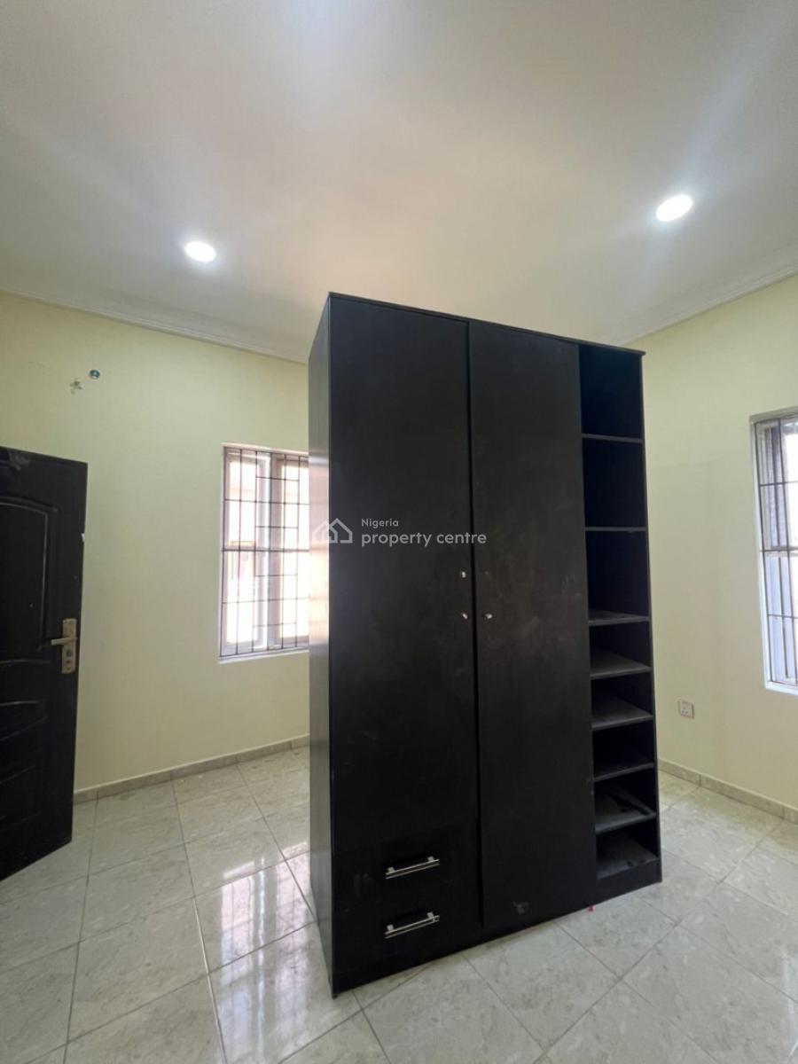 Self-serviced 2 Bedroom Flat Apartment, Lekki Phase 1, Lekki, Lagos, Flat / Apartment for Rent