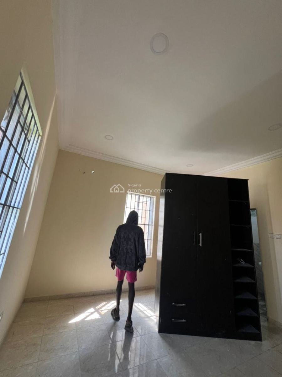 Self-serviced 2 Bedroom Flat Apartment, Lekki Phase 1, Lekki, Lagos, Flat / Apartment for Rent