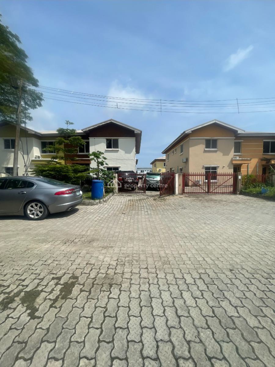 Distress 4 Bedroom Semi Detached, Spacious Compound, Chois Garden Estate, Abijo, Lekki, Lagos, Semi-detached Duplex for Sale