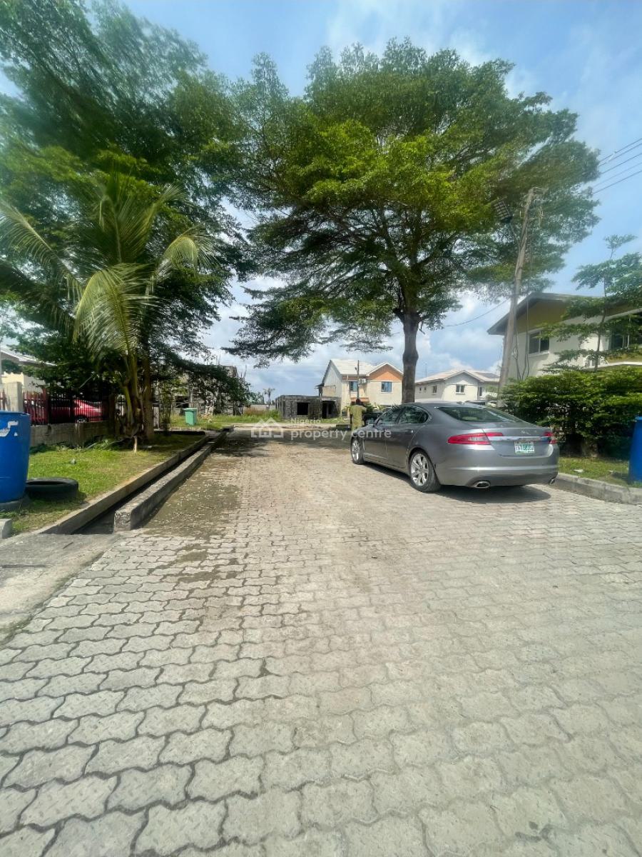 Distress 4 Bedroom Semi Detached, Spacious Compound, Chois Garden Estate, Abijo, Lekki, Lagos, Semi-detached Duplex for Sale