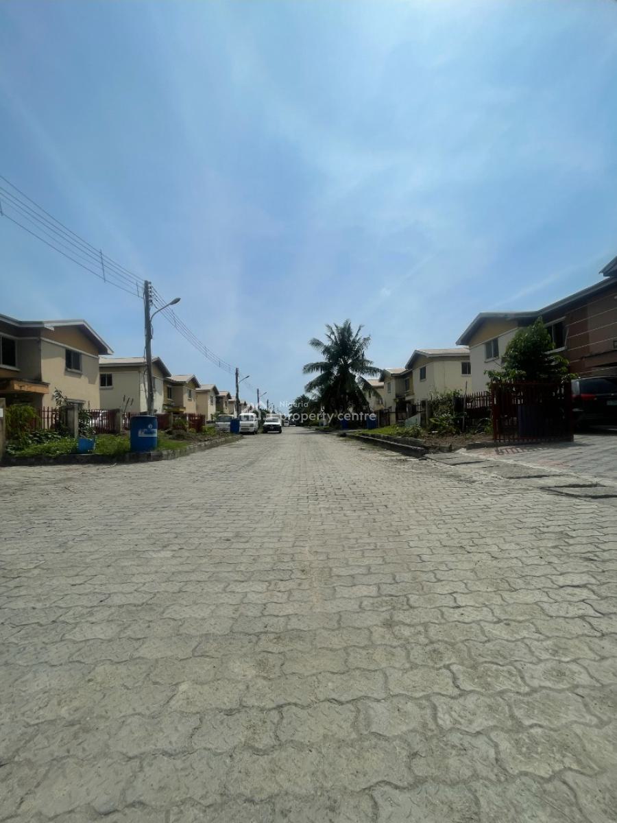 Distress 4 Bedroom Semi Detached, Spacious Compound, Chois Garden Estate, Abijo, Lekki, Lagos, Semi-detached Duplex for Sale