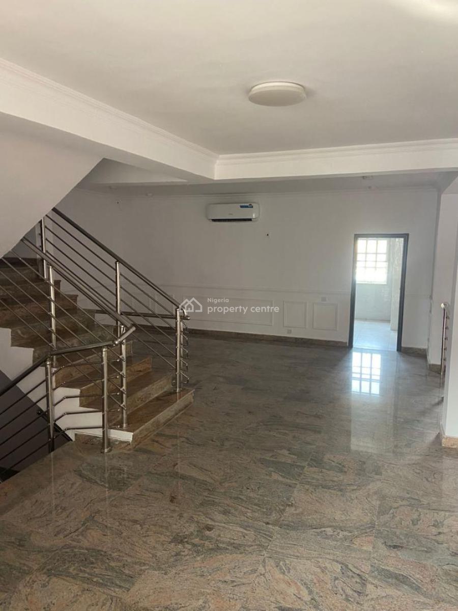 Tastefully Built & Well Maintained Serviced 3 Bedroom Terrace with 2 Bq, Banana Island Road, Ikoyi, Lagos, Terraced Duplex for Rent