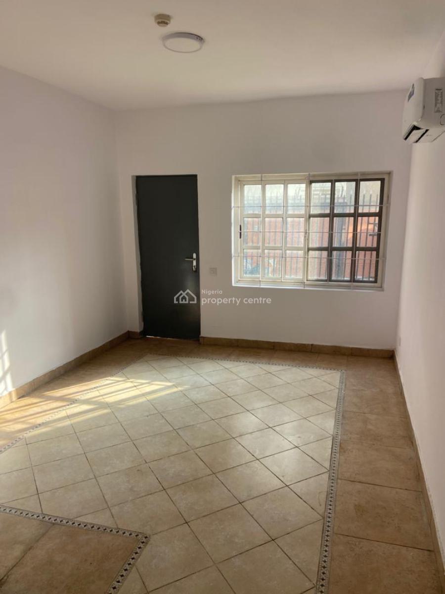 Tastefully Built & Well Maintained Serviced 3 Bedroom Terrace with 2 Bq, Banana Island Road, Ikoyi, Lagos, Terraced Duplex for Rent