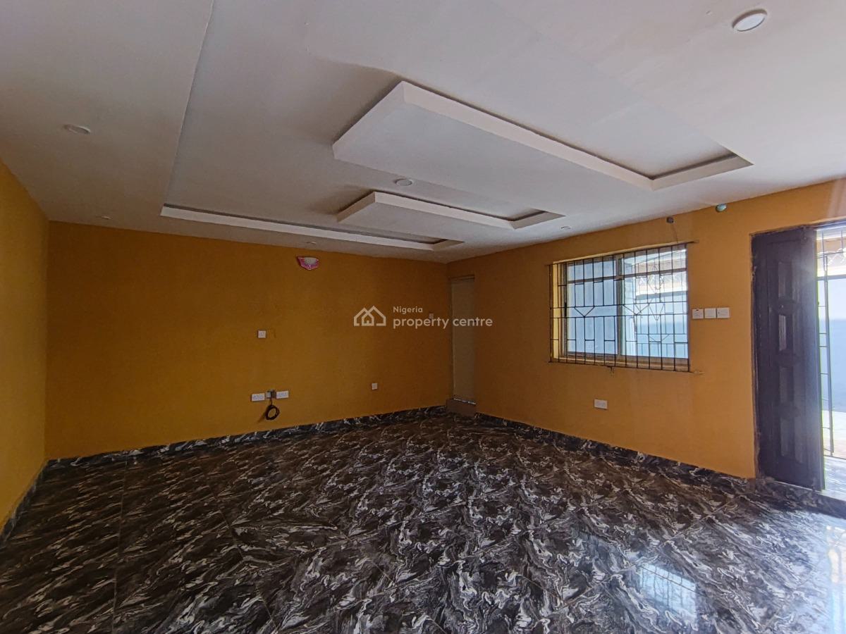 2 Bedroom Flat, Awolowo Road, Ikorodu, Lagos, Flat / Apartment for Rent