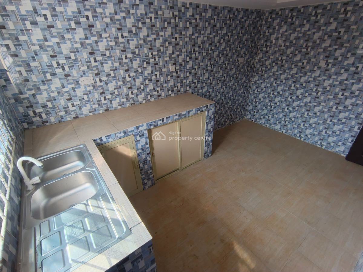 2 Bedroom Flat, Awolowo Road, Ikorodu, Lagos, Flat / Apartment for Rent